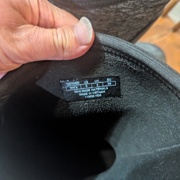 Muck Women's Black and Gray Winter Boots - Picture 3 of 4